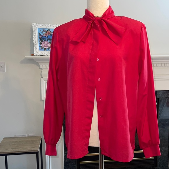 Tops - VTG Pussy Bow Blouse
